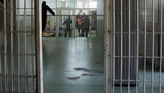 Arrestohet efektivi i Burgut të Drenovës, dyshohet për futje të drogës për të dënuarit
