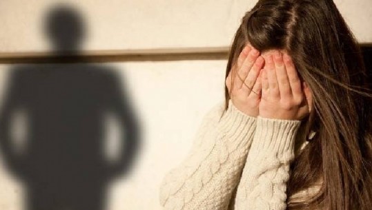 Nënë e bijë dhunojnë fizikisht 14-vjeçaren në Tiranë