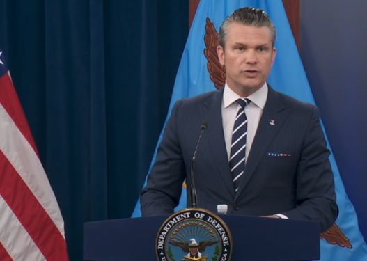 Sekretari amerikan i Mbrojtjes: B-2 hynë dhe goditën në Tiranë...më falni Teheran 