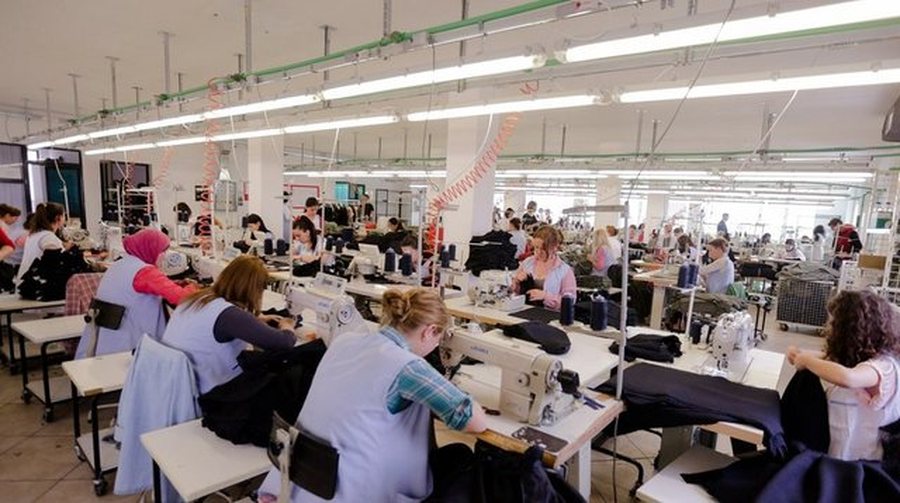 Produktiviteti i ulët, pagat e mjerueshme dhe sistemet klienteliste po nxisin largimin masiv nga Shqipëria