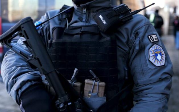 Aksion në Ministrinë e Infrastrukturës, arrestohen disa zyrtarë
