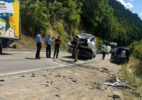 Aksident me fatalitet në rrugën Prishtinë-Gjilan, një person vdes dhe dy të lënduar