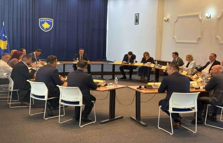 Takimi i liderëve të partive në Kosovë pa marrëveshje konkrete për zhbllokimin e krizës politike