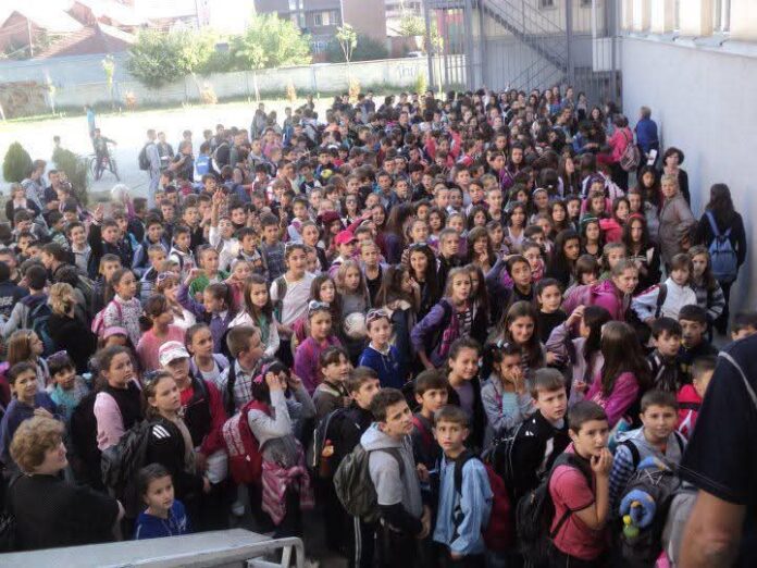 Rënie shqetësuese e numrit të nxënësve në shkolla që nga viti i shpalljes së pavarësisë