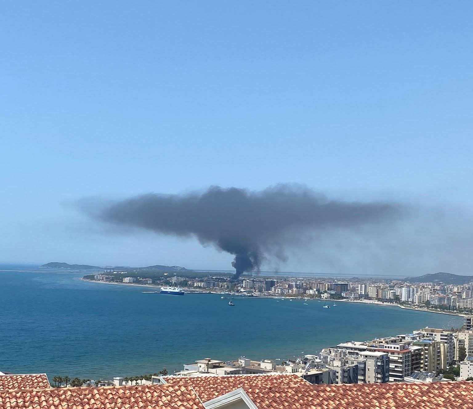 Vlora mbulohet sërish nga tymi toksik, i vihet flaka fushës së mbetjeve