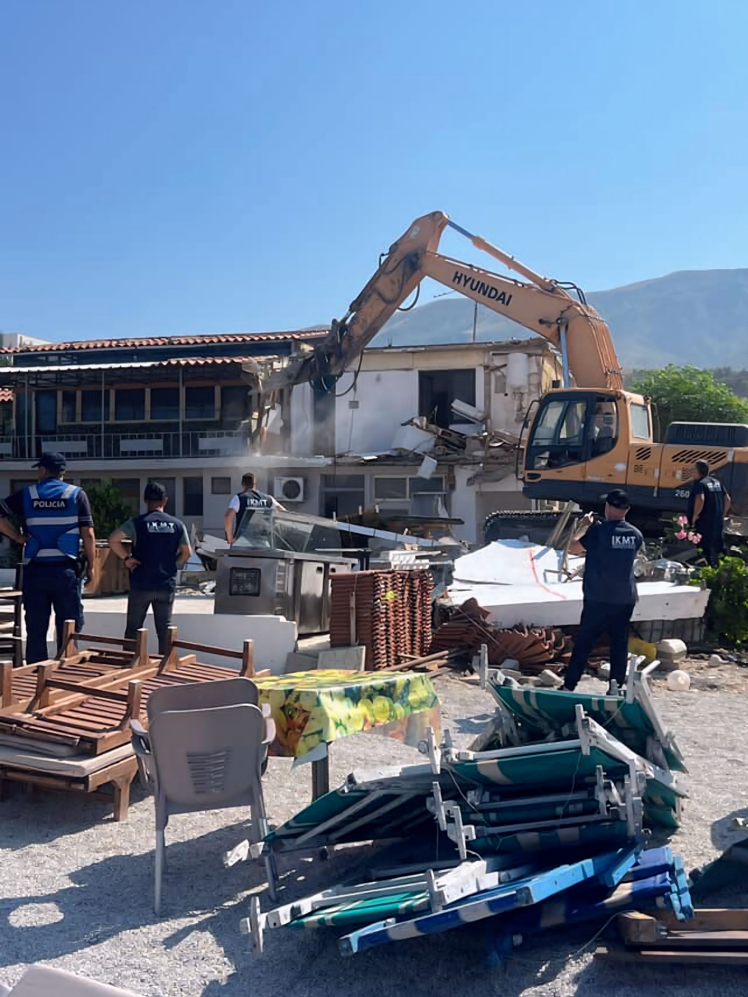 IKMT e pamëshirshme! I shkatërron sezonin turistik një tjetër biznesi në bregdet