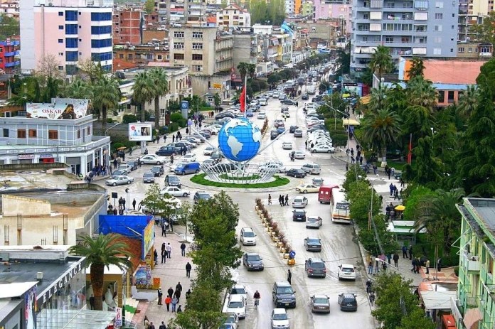 Qiratë shkojnë kacafiu, 300 mijë lekë një shtëpi me qira në Fier