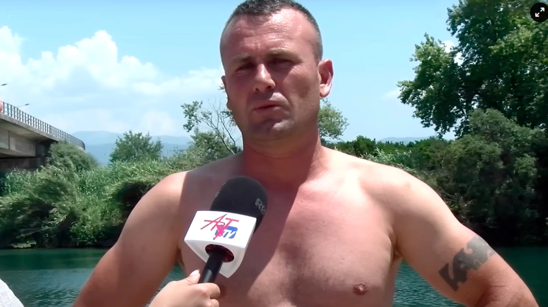Shqiptari bëhet hero në Greqi, shpëton 2 fëmijë nga mbytja në lumë