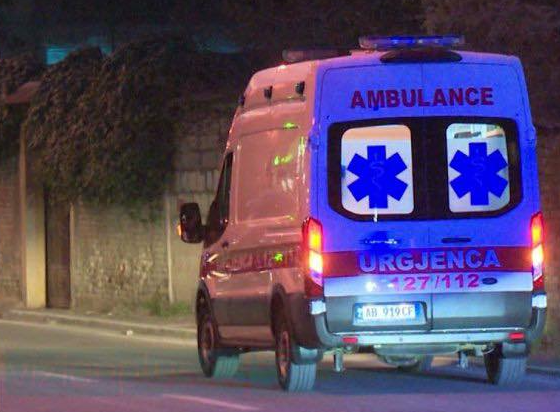 4-vjeçarja rrëzohet nga ballkoni në Lezhë, dërgohet me urgjencë drejt Traumës