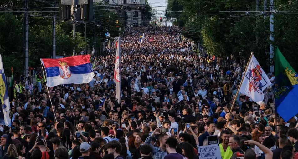 Studentët në Serbi ultimatum qeverisë: Mosbindje civile nëse nuk shpall zgjedhjet e parakohshme