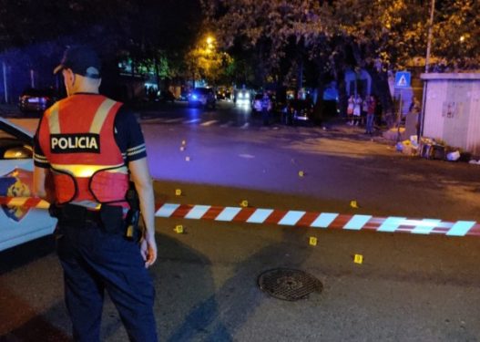 Sherr mes të rinjve në Kavajë, plagoset me armë zjarri 22-vjeçari 