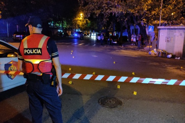 Sherr mes të rinjve në Kavajë, plagoset me armë zjarri 22-vjeçari