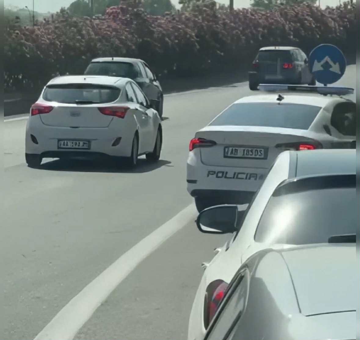 Policia jep shembull: Si t’i shpëtoni radhës e trafikut pa u lodhur fare