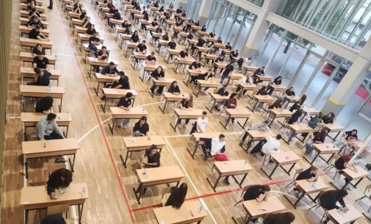 Provimi në Gjuhë Shqipe dhe Letërsi/ Dështon sërish Ministria e Arsimit, dalin tezat 20 minuta pas nisjes