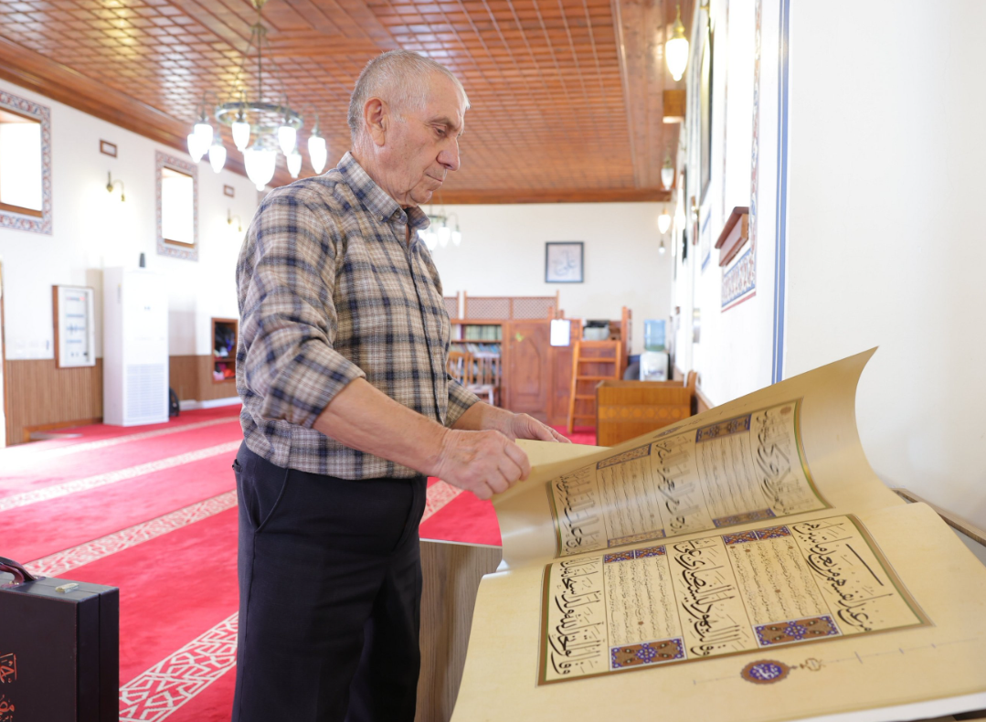 Një thesar mes historisë dhe besimit, Kurani i rrallë ‘ndriçon’ Xhaminë e Kalasë së Prezës