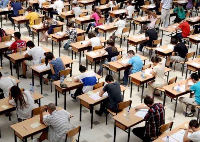 Nisin “ethet” për maturantët, 27 mijë nxënës do t’i nënshtrohen provimit të Gjuhës së Huaj