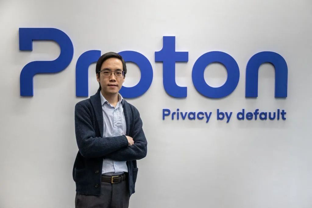 Proton-i padit Apple-in për praktika monopoliste dhe tarifa të padrejta në App Store