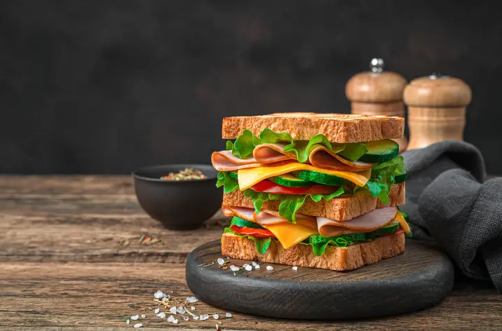 Sanduiçët shijojnë më shumë kur përgatiten nga të tjerët!