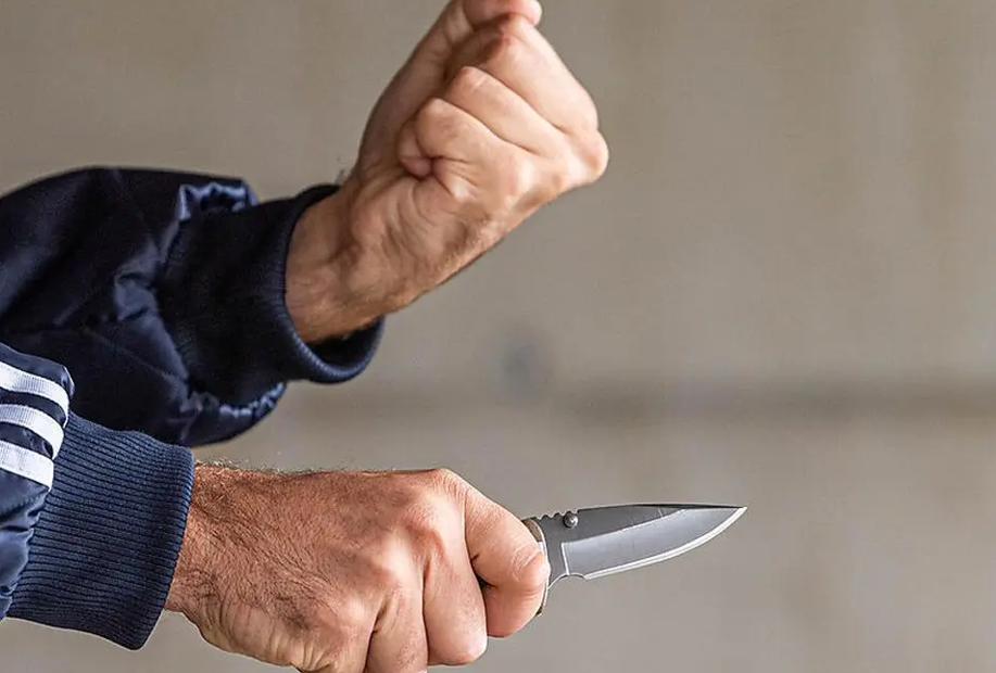 27 vjeçari shqiptar xheloz masakron me thikë partnerin e ri të ish të dashurës