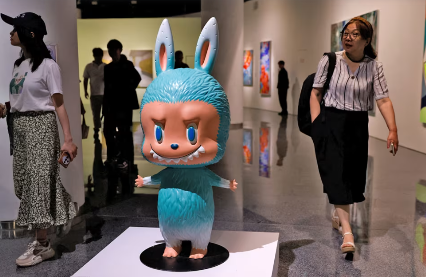 “Labubu”, lodra që po i çmend të gjithë, del në ankand me çmimin prej 150,000 dollarësh