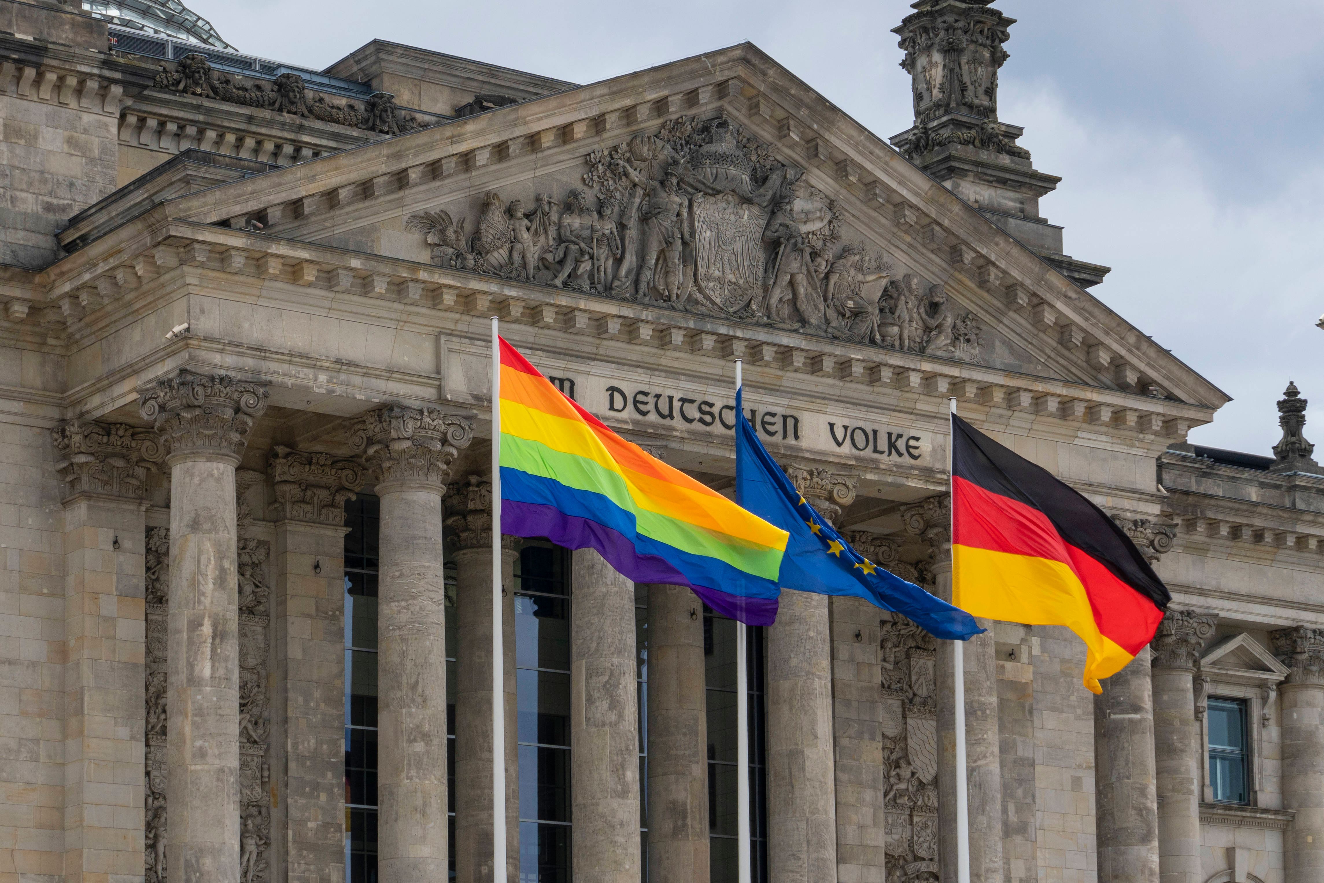 “Parlamenti nuk është çadër cirku”, Gjermania vendos të mos valëvitë flamurin e LGBTQ+ mbi Reichtag