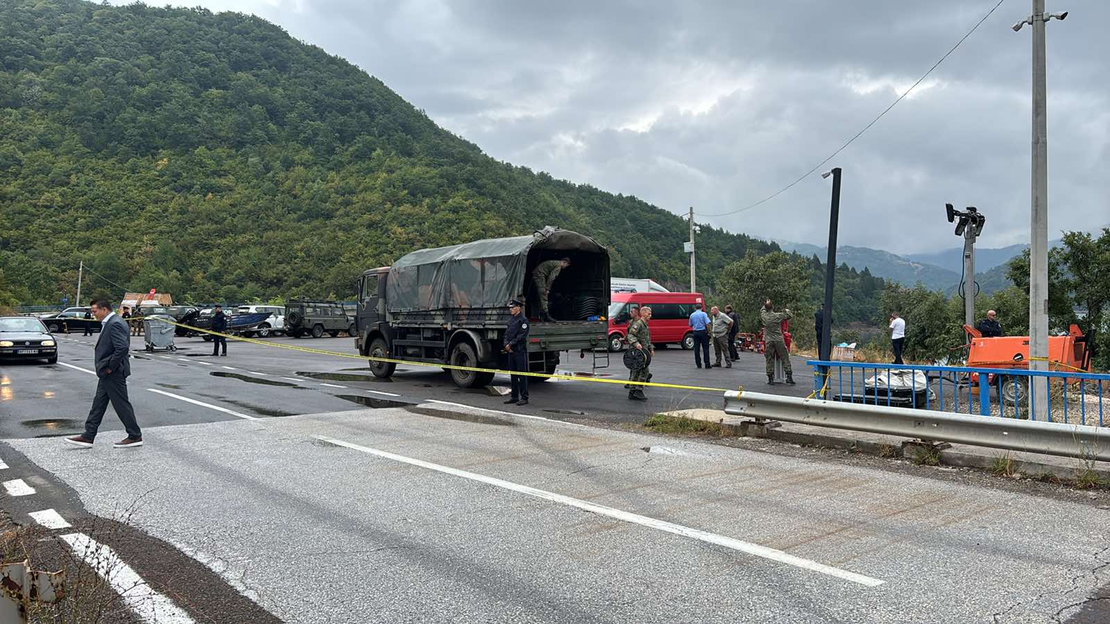 Forca e Sigurisë së Kosovës e shoqëruar nga KFOR, nis operacionin në liqenin e Ujmanit