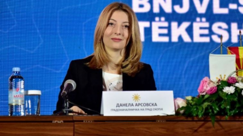 Komiteti i Helsinkit: Dënojmë ashpër sulmin fizik dhe verbal ndaj Arsovskës, shqetësues fakti që ngjarja ndodhi para punonjësve të policisë