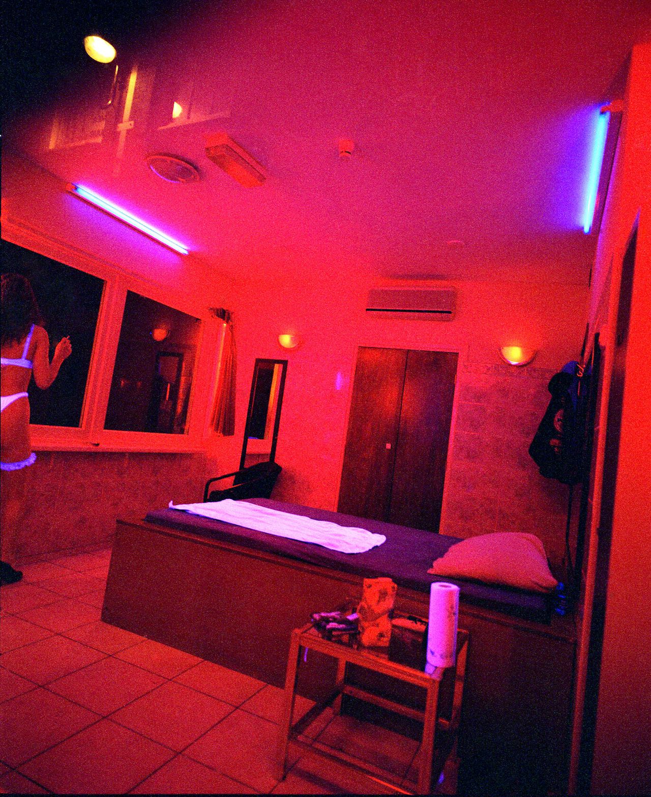 “Nga 50 deri në 400 euro” – Detaje nga aktakuza për dy personat që i merrnin të miturat dhe i ofronin për shërbime seksuale