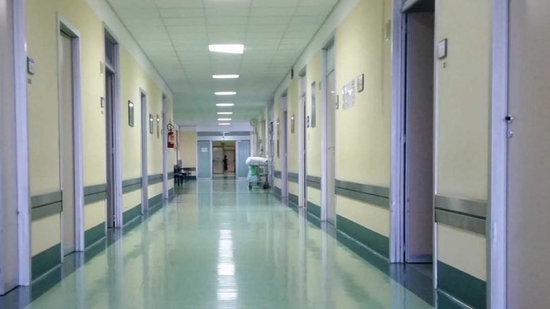 Një foshnjë vdes gjatë procesit të lindjes në Gjakovë, rasti po hetohet