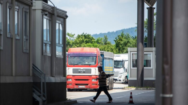 Dhoma e Tregtisë alarmon: Prodhuesit vendorë në rrezik nga dominimi i importeve serbe nëse nuk reflekton ZRrE