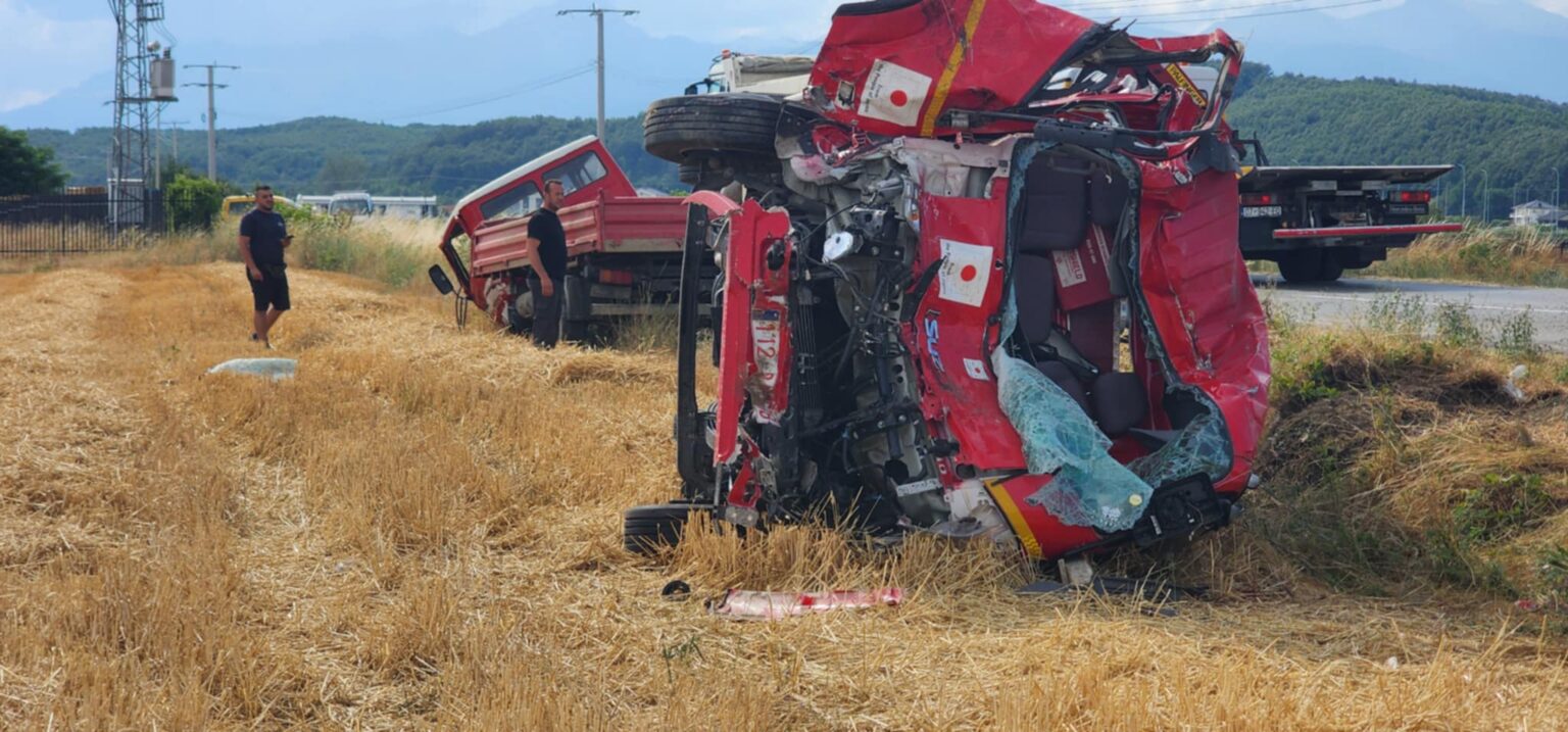 Gjakovë, vdes një zjarrfikës pas aksidentit mes një kamionete dhe automjetit të Zjarrfikësve