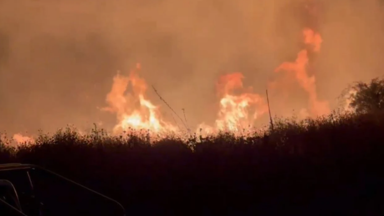 QMK: Katër zjarre aktive në Maqedoni, me helikopter shuhet zjarri në rrugën Shkup – Bllacë