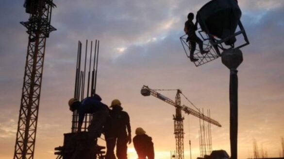 Vdes një punëtorë në vendin e punës në Ferizaj- Rrëzohet nga mjeti i punës