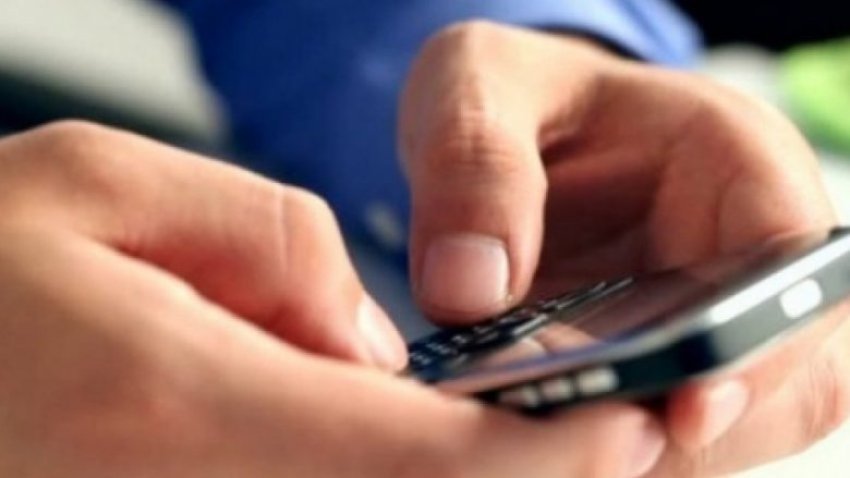 Anketa e AKE-së: Të miturit në Maqedoni kalojnë mesatarisht deri në pesë orë në ditë në internet