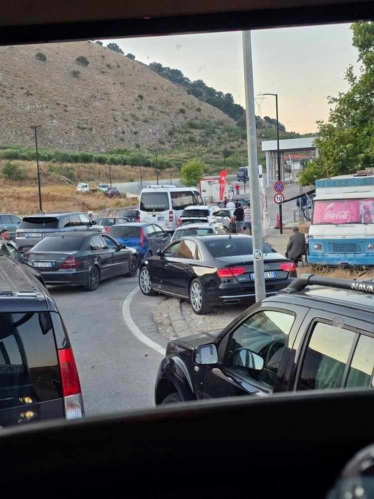 I njëjti avaz edhe sot: Grekët mbyllin doganën, askush s’njofton shqiptarët