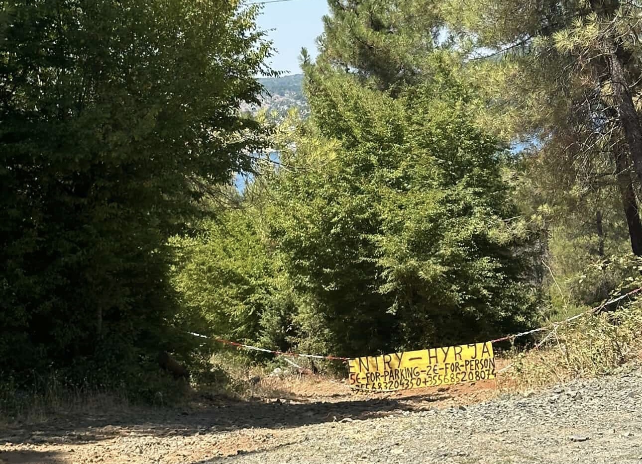 Bregut të liqenit të Komanit i del pronari: 2€ hyrja për njerëzit, 5 për makinat