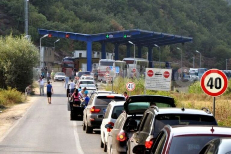 Deri në 1 orë pritjet për të hyrë në Kosovë