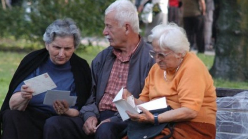 Pensionistët në protestë, kërkojnë një rritje lineare të pensioneve