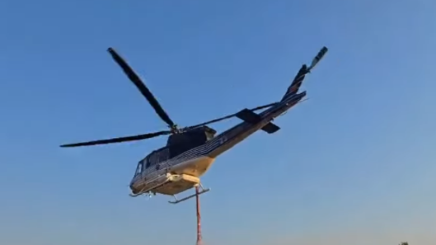 Në Çuçer Sandevë për shuarrjen e zjarrit janë hedhur mbi 45 ton ujë me helikopterë policorë