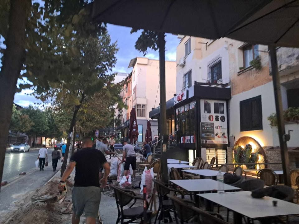 Denoncim/ Bar-Kafe te Medreseja nuk liron hapësirën publike, servili nuk preket