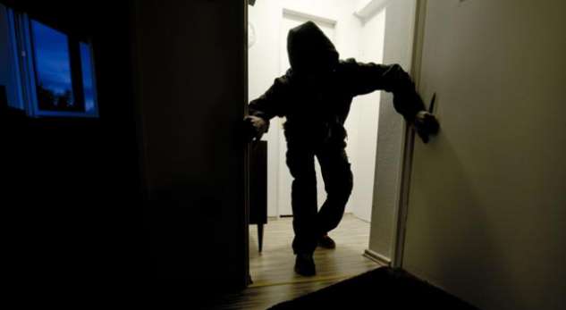 Hajnat brenda një dite kryejnë vjedhje në tri shtëpi në Kosovë