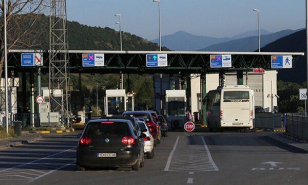 Kaq po presin mërgimtarët për të hyrë në Kosovë