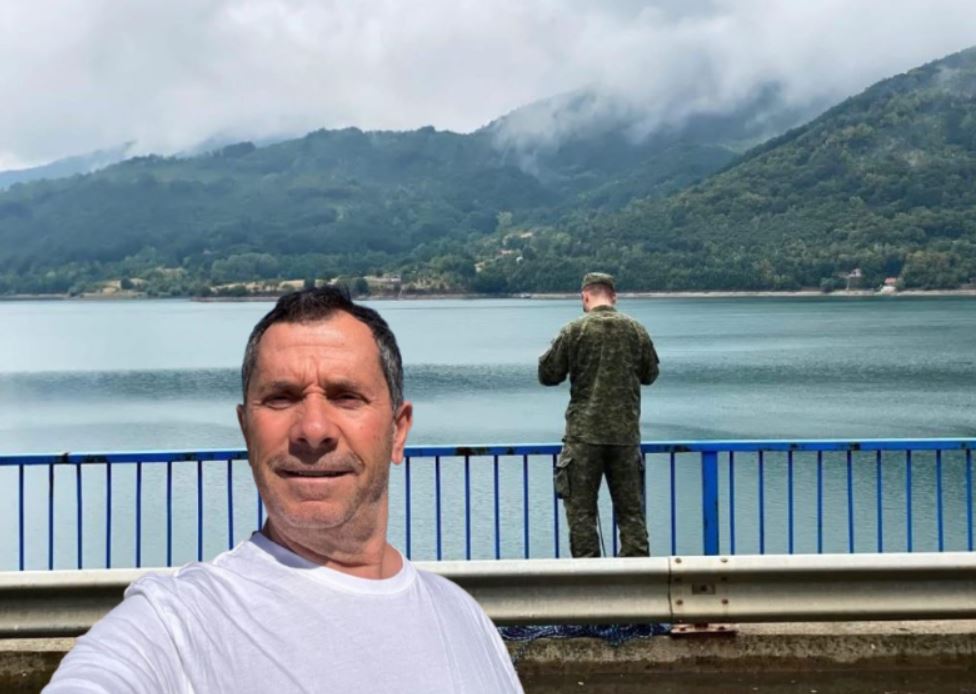 Avokati dhe përkrahësi i VV-së, Tomë Gashi, e përdor dërgimin e FSK-së për gjetjen e trupit të 33-vjeçarit për propagandë politike