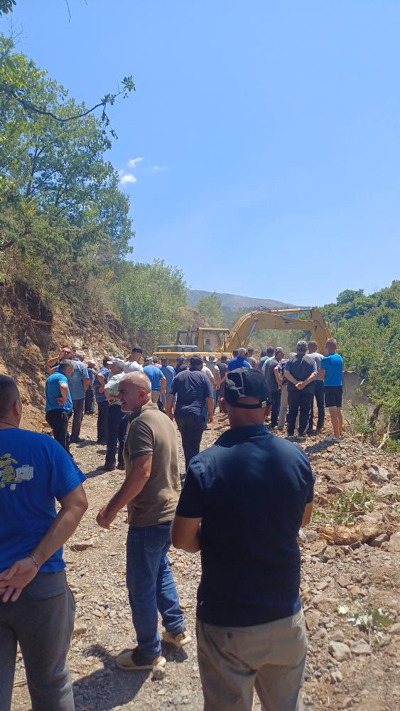 Banorët në protestë: Oligarkët po ndërtojnë HEC! Duan të na marrin edhe ujin