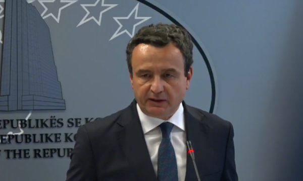 Kurti thirrje qytetarëve të Kosovës që t’i shmangin udhëtimet nëpër Serbi
