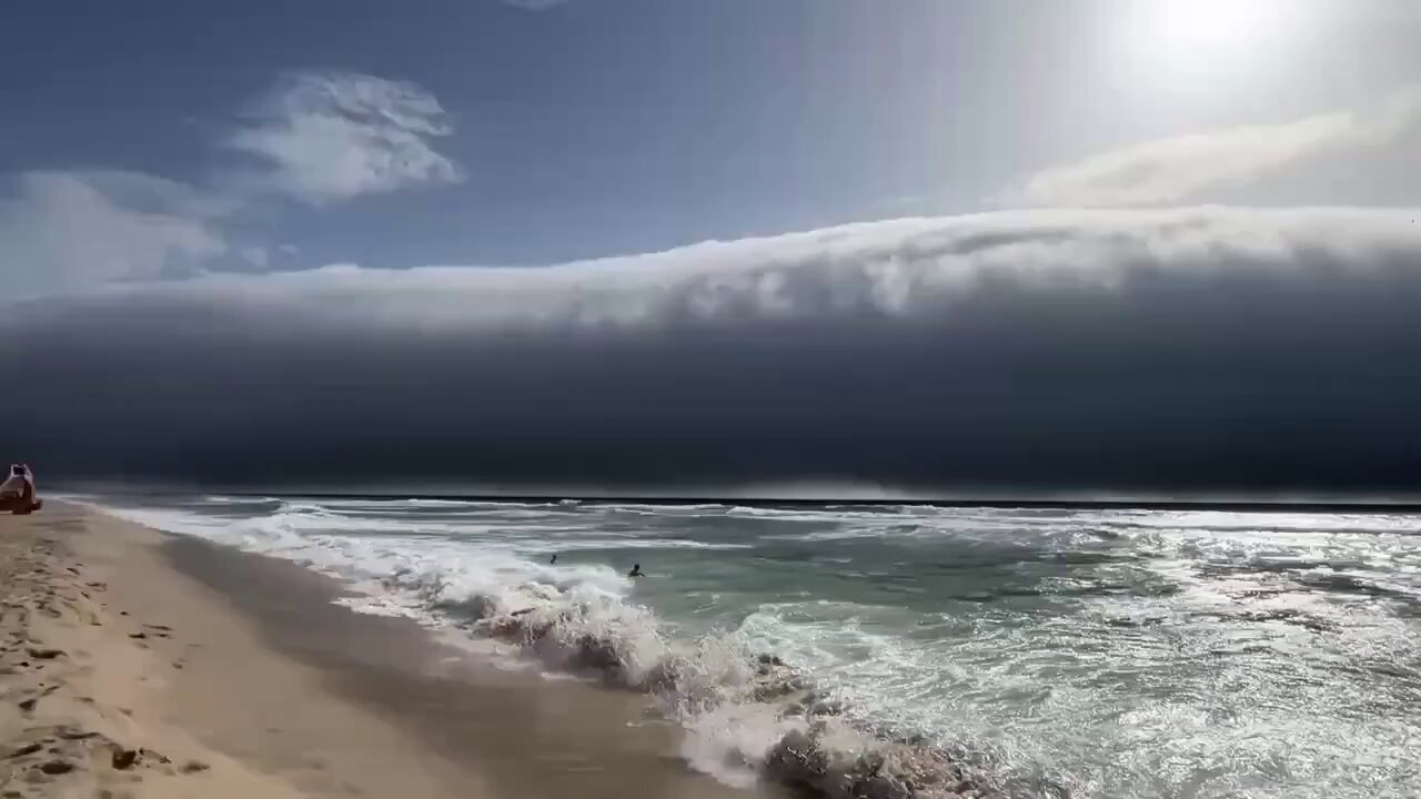 Retë dhurojnë spektakël në Portugali, fenomeni lë me gojë hapur pushuesit