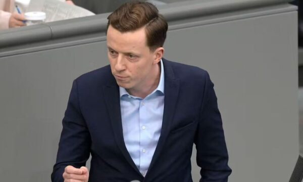 Deputeti gjerman: Serbia s’mund të kërkojë të drejta për serbët në Kosovë e të shkelë ato të shqiptarëve në Preshevë