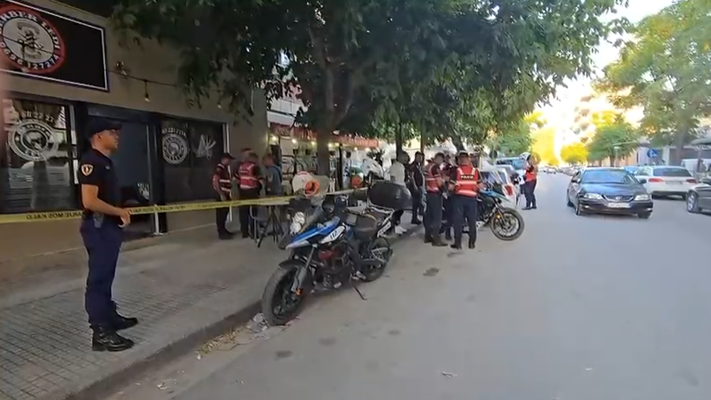 Sherr në një berberhane në Vlorë, klienti godet me thikë kursantin