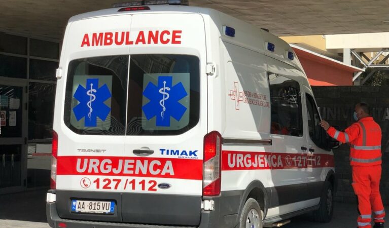 Rënie aksidentale i një të moshuari nga lartësia e pallatit në Tiranë, ndërron jetë 86 vjeçari