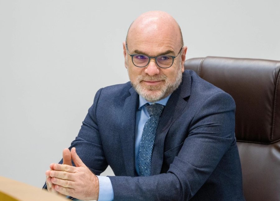 Punonjësit demaskojnë Skerdi Drenovën: Takon kriminelë në zyrat e UKT!